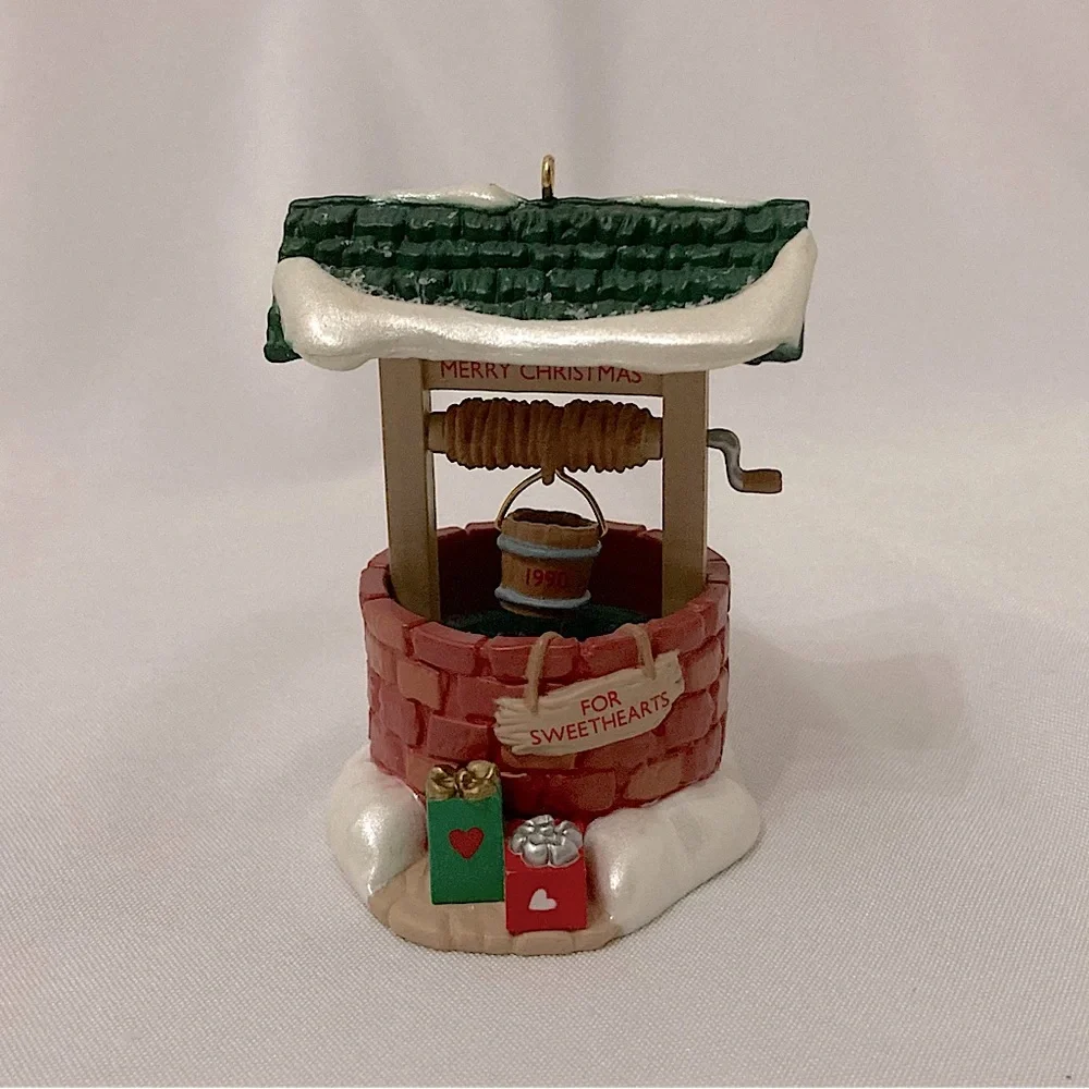 💚 Vintage Plastic Sweetheart Wishing Well Hallmark Keepsake Ornament